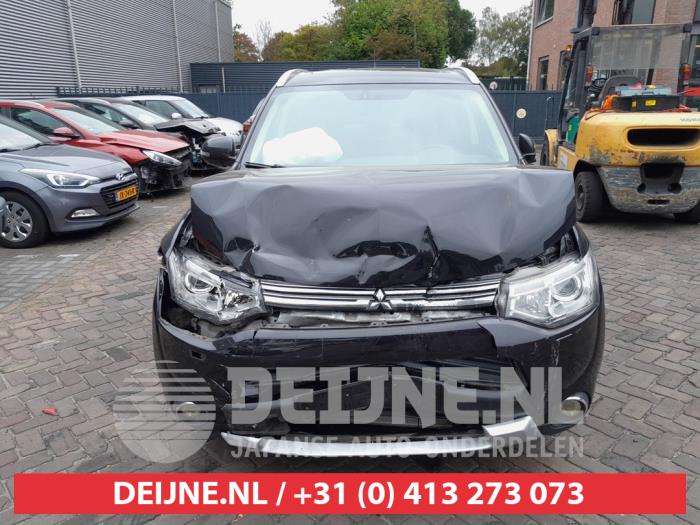 Mitsubishi Outlander 2.0 16V PHEV 4x4 Sloopvoertuig (2015, Zwart)