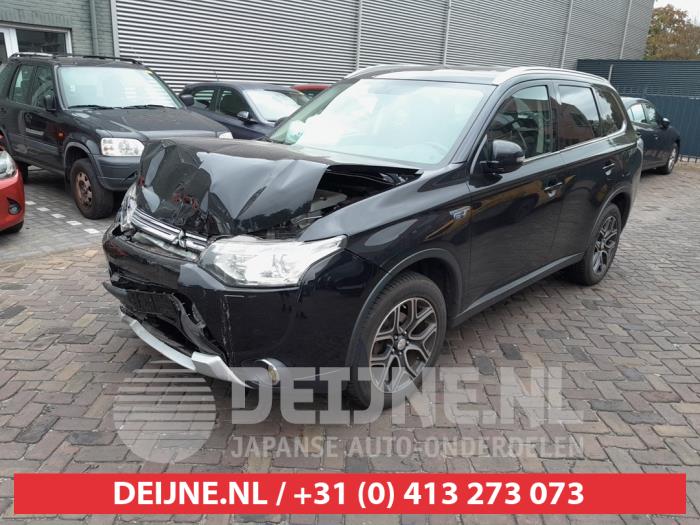 Mitsubishi Outlander 2.0 16V PHEV 4x4 Sloopvoertuig (2015, Zwart)