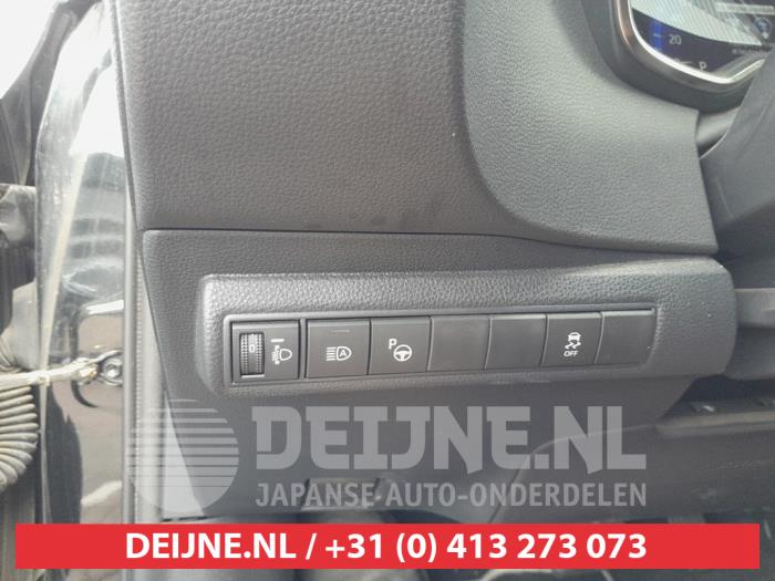 Toyota Corolla 1.8 16V Hybrid Sloopvoertuig (2021, Zwart)