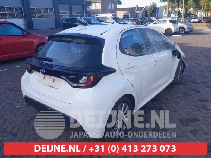 Toyota Yaris IV 1.5 12V Hybrid 115 Sloopvoertuig (2023, Wit)