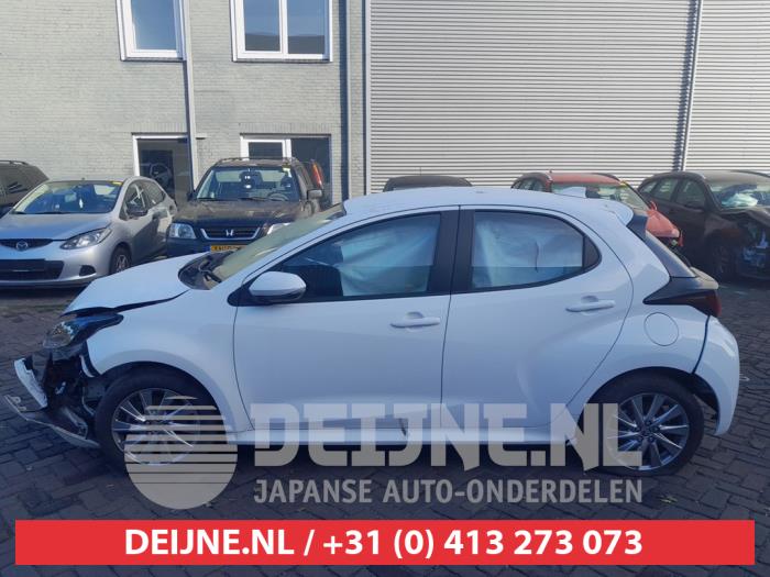 Toyota Yaris IV 1.5 12V Hybrid 115 Sloopvoertuig (2023, Wit)