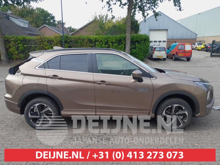 Mitsubishi Eclipse Cross 2.4 16V PHEV 4x4 Sloopvoertuig (2023, Bruin)
