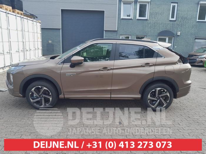Mitsubishi Eclipse Cross 2.4 16V PHEV 4x4 Sloopvoertuig (2023, Bruin)