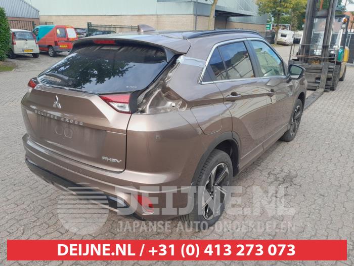 Mitsubishi Eclipse Cross 2.4 16V PHEV 4x4 Sloopvoertuig (2023, Bruin)