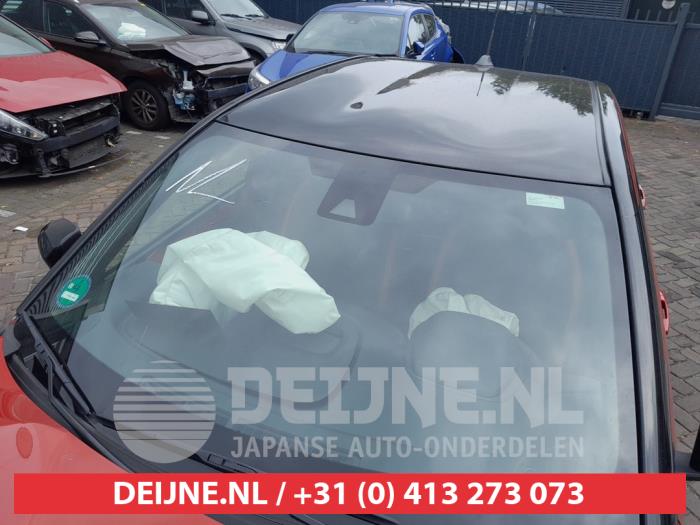 Toyota Aygo X 1.0 12V VVT-i Sloopvoertuig (2022, Zwart, Rood)