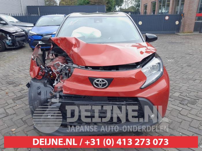 Toyota Aygo X 1.0 12V VVT-i Sloopvoertuig (2022, Zwart, Rood)