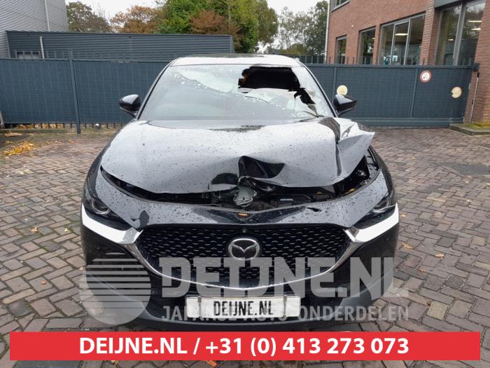 Mazda CX-30 2.0 e-SkyActiv-G 122 16V Schadevoertuig (2021, Zwart)