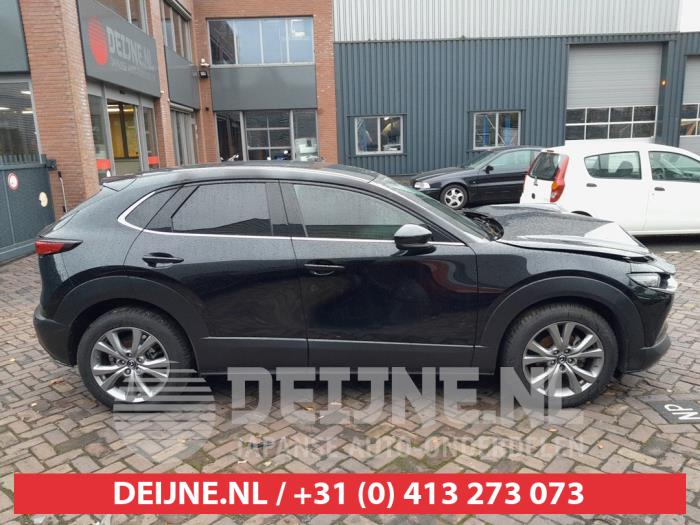 Mazda CX-30 2.0 e-SkyActiv-G 122 16V Schadevoertuig (2021, Zwart)