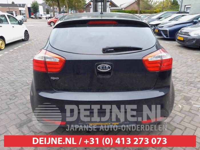 Kia Rio III 1.2 CVVT 16V Schadevoertuig (2012, Zwart)