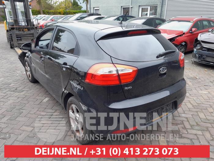 Kia Rio III 1.2 CVVT 16V Schadevoertuig (2012, Zwart)