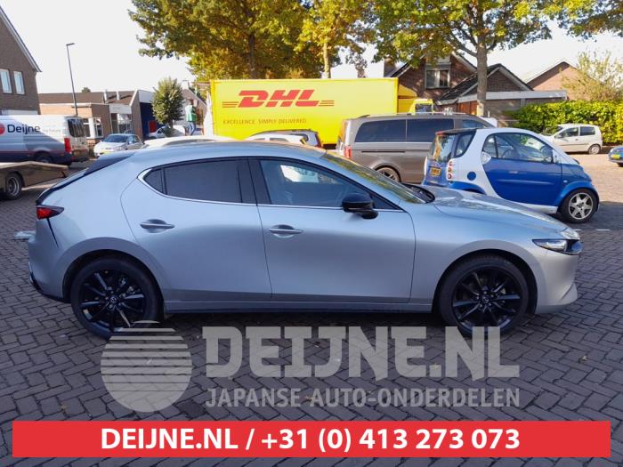 Mazda 3 Sport 2.0 SkyActiv-X M Hybrid 16V Sloopvoertuig (2022, Grijs)