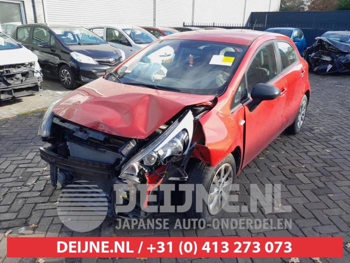 Kia Rio III 1.2 CVVT 16V Sloopvoertuig (2015, Rood)