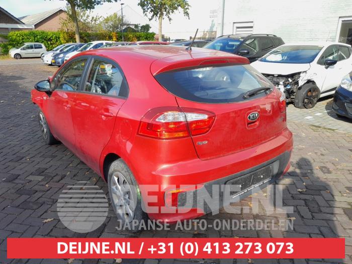 Kia Rio III 1.2 CVVT 16V Sloopvoertuig (2015, Rood)