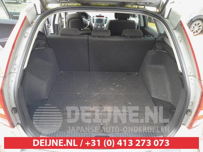 Kia Cee'd Sporty Wagon 1.4 16V Sloopvoertuig (2009, Grijs)