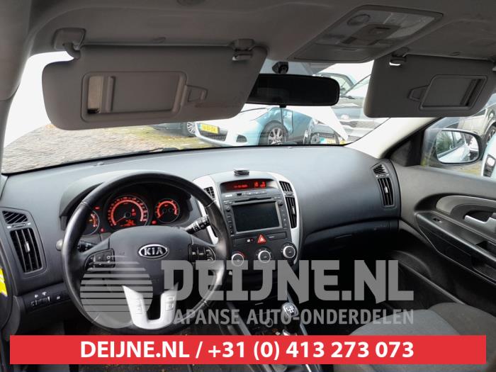 Kia Cee'd Sporty Wagon 1.4 16V Sloopvoertuig (2009, Grijs)