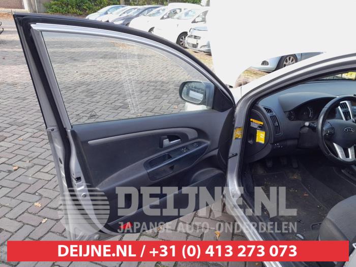 Kia Cee'd Sporty Wagon 1.4 16V Sloopvoertuig (2009, Grijs)