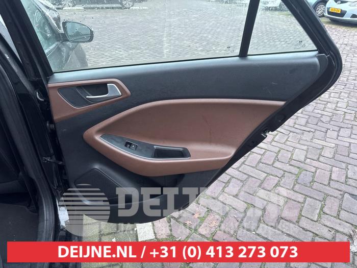 Hyundai i20 1.2i 16V Sloopvoertuig (2015, Zwart)