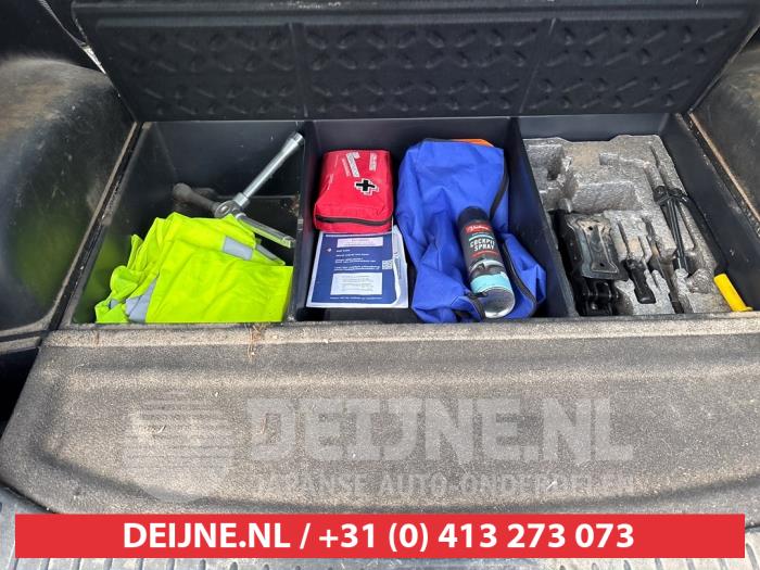 Kia Carens III 2.0i CVVT 16V Sloopvoertuig (2009, Grijs)