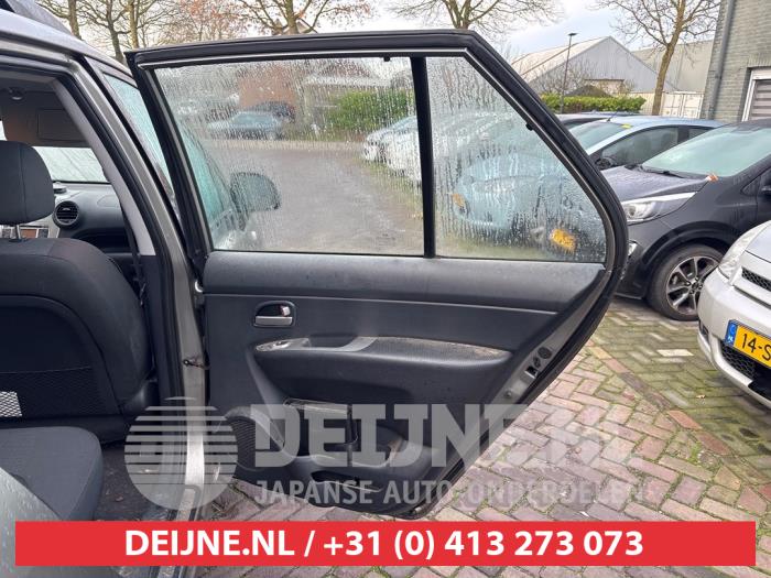 Kia Carens III 2.0i CVVT 16V Sloopvoertuig (2009, Grijs)