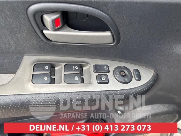 Kia Carens III 2.0i CVVT 16V Sloopvoertuig (2009, Grijs)