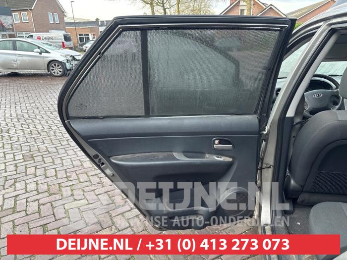 Kia Carens III 2.0i CVVT 16V Sloopvoertuig (2009, Grijs)