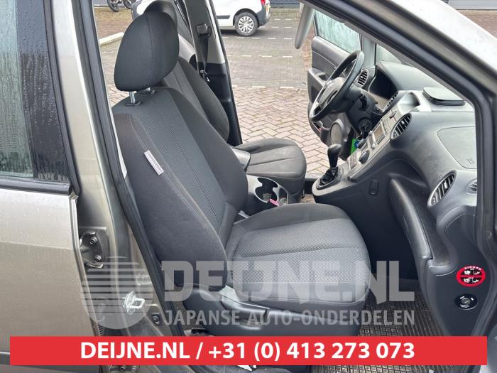 Kia Carens III 2.0i CVVT 16V Sloopvoertuig (2009, Grijs)