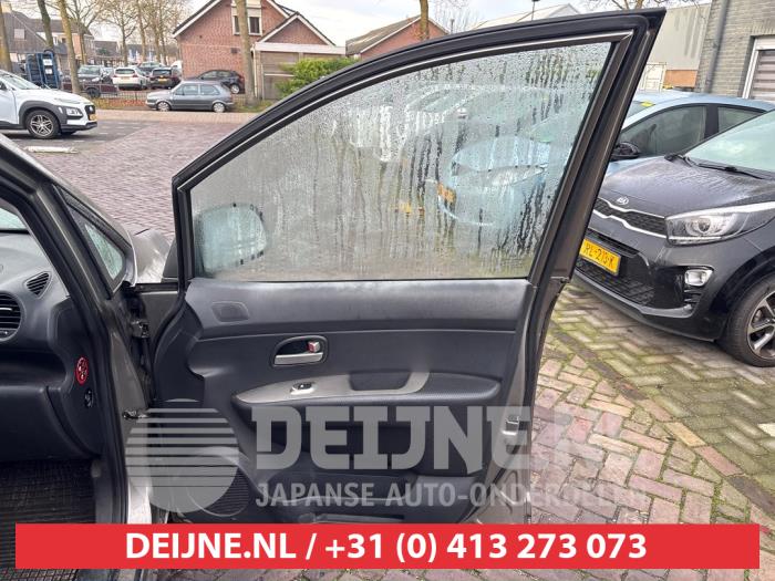 Kia Carens III 2.0i CVVT 16V Sloopvoertuig (2009, Grijs)