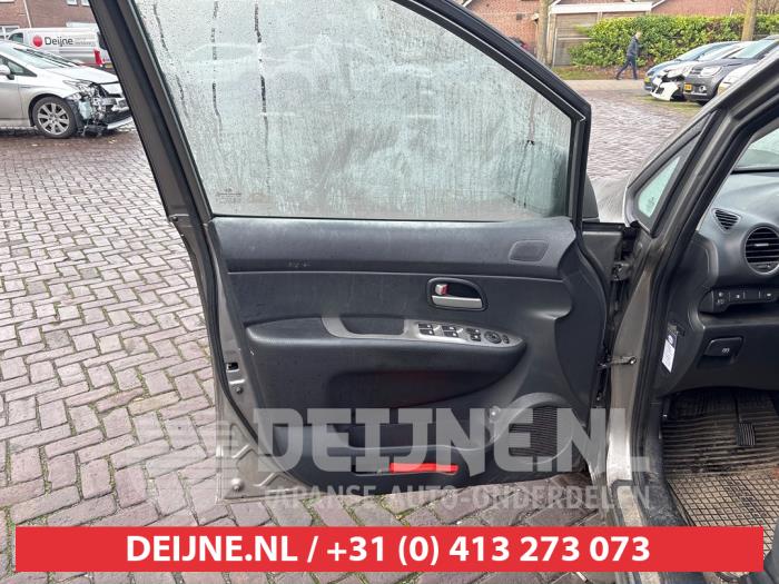 Kia Carens III 2.0i CVVT 16V Sloopvoertuig (2009, Grijs)