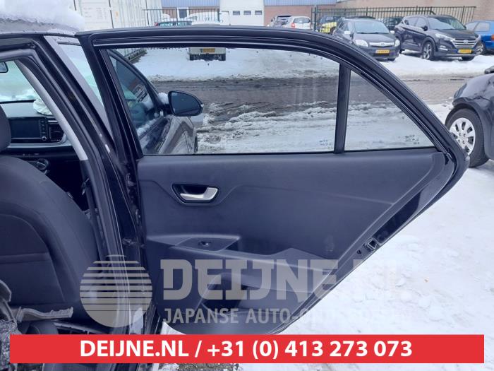 Kia Rio IV 1.0i T-GDi 100 12V Sloopvoertuig (2017, Zwart)