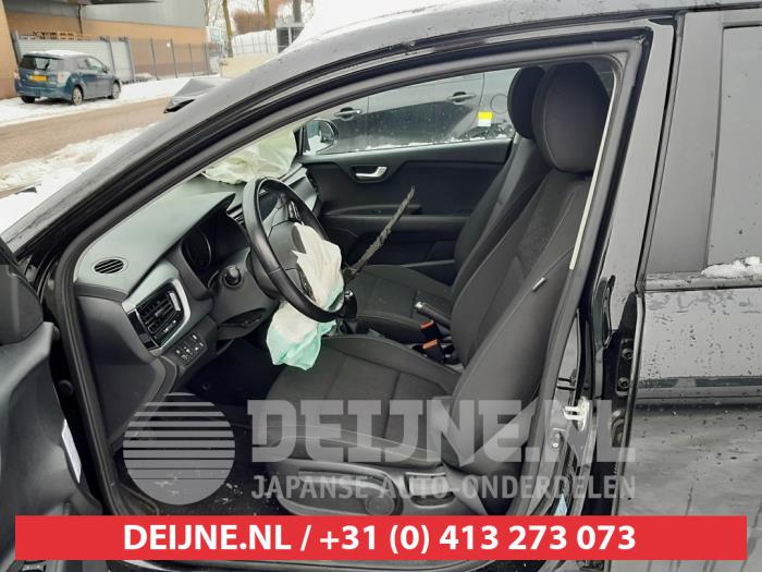 Kia Rio IV 1.0i T-GDi 100 12V Sloopvoertuig (2017, Zwart)