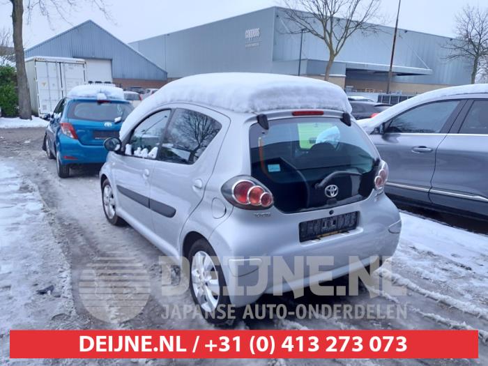 Toyota Aygo 1.0 12V VVT-i Sloopvoertuig (2009, Zilvergrijs)