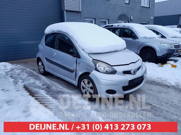 Toyota Aygo 1.0 12V VVT-i Sloopvoertuig (2009, Zilvergrijs)