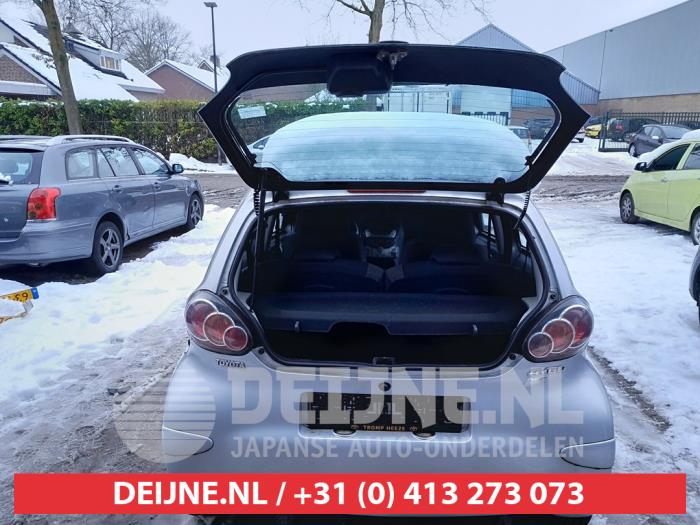 Toyota Aygo 1.0 12V VVT-i Sloopvoertuig (2009, Zilvergrijs)