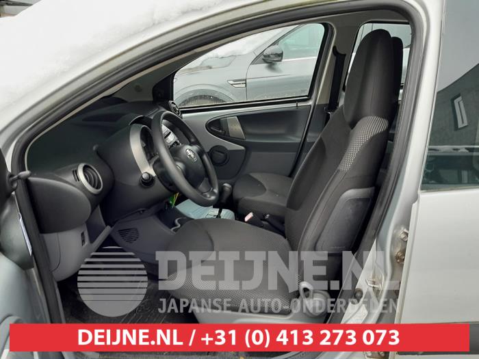 Toyota Aygo 1.0 12V VVT-i Sloopvoertuig (2009, Zilvergrijs)
