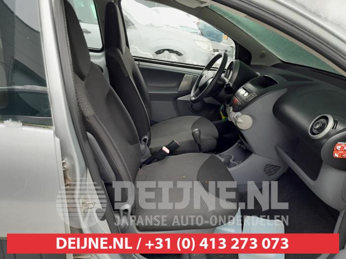 Toyota Aygo 1.0 12V VVT-i Sloopvoertuig (2009, Zilvergrijs)