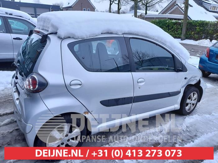 Toyota Aygo 1.0 12V VVT-i Sloopvoertuig (2009, Zilvergrijs)