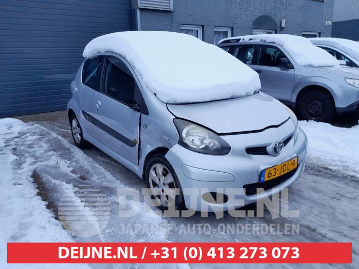 Toyota Aygo 1.0 12V VVT-i Sloopvoertuig (2009, Zilvergrijs)