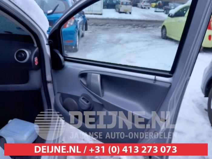 Toyota Aygo 1.0 12V VVT-i Sloopvoertuig (2009, Zilvergrijs)