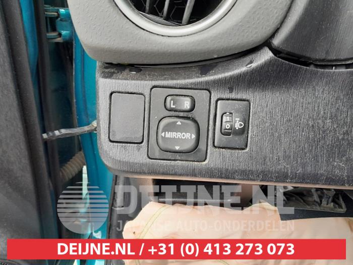 Toyota Yaris III 1.0 12V VVT-i Sloopvoertuig (2014, Blauw)