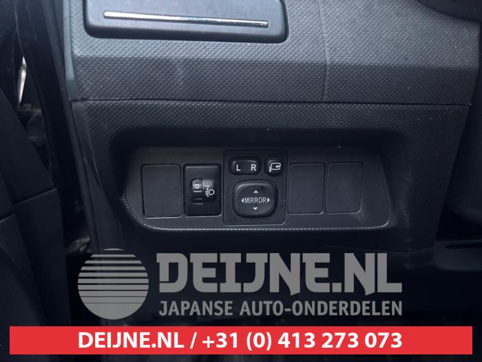 Toyota Auris 1.8 16V HSD Full Hybrid Sloopvoertuig (2010, Zwart)