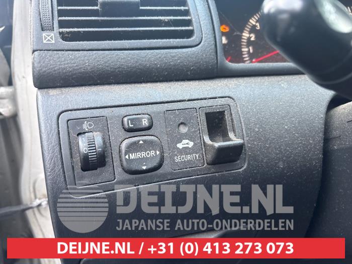 Toyota Corolla 1.6 16V VVT-i Sloopvoertuig (2005, Grijs)