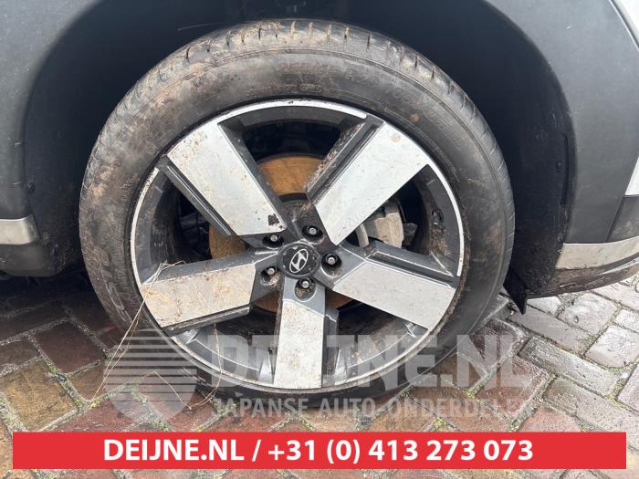 Hyundai Santa Fe V 1.6 T-GDI PHEV 4WD Sloopvoertuig (2025, Grijs)