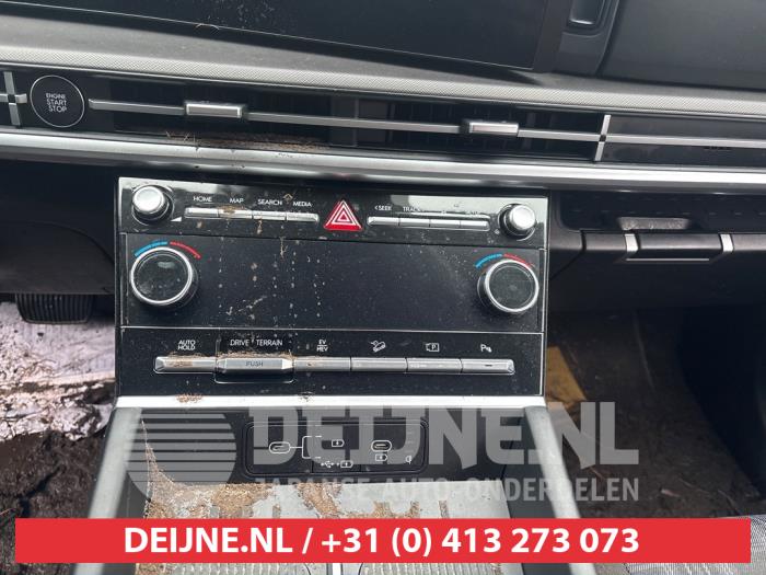 Hyundai Santa Fe V 1.6 T-GDI PHEV 4WD Sloopvoertuig (2025, Grijs)