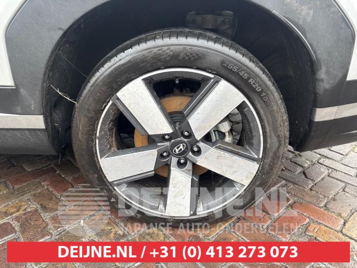 Hyundai Santa Fe V 1.6 T-GDI PHEV 4WD Sloopvoertuig (2025, Grijs)