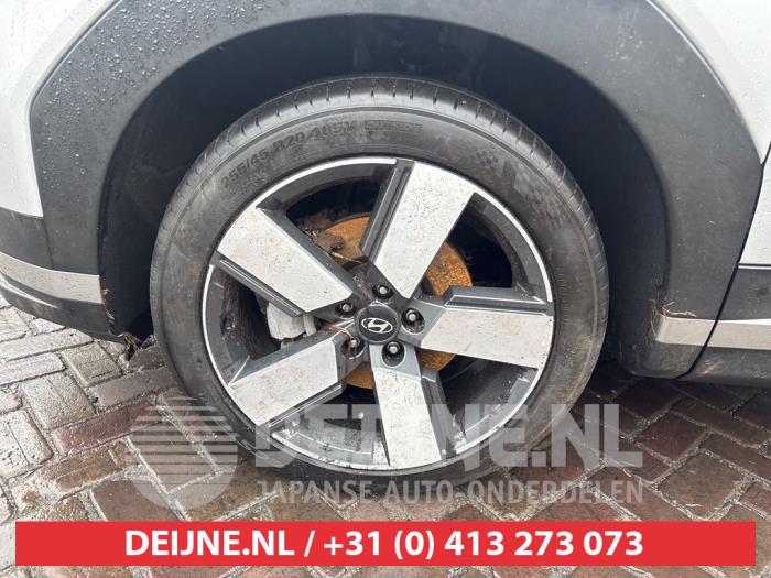 Hyundai Santa Fe V 1.6 T-GDI PHEV 4WD Sloopvoertuig (2025, Grijs)