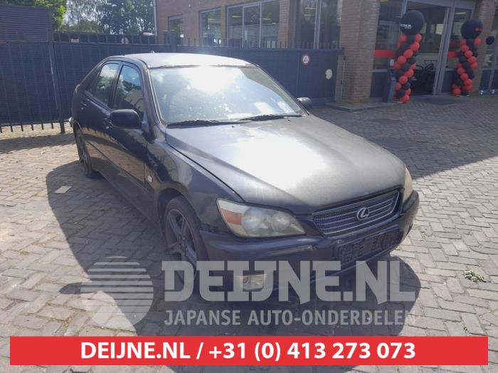 Lexus IS 200 2.0 24V  (Sloop)