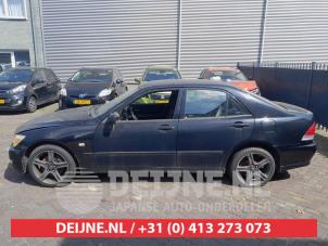 Lexus IS 99-