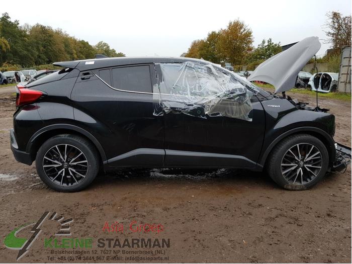 Toyota C-HR 1.8 16V Hybrid Sloopvoertuig (2017, Zwart)