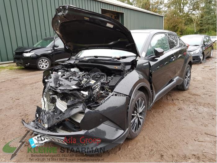 Toyota C-HR 1.8 16V Hybrid Sloopvoertuig (2017, Zwart)