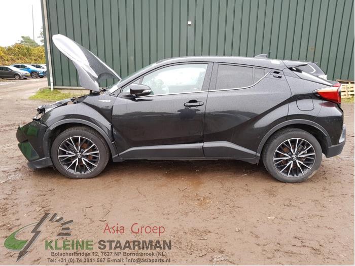 Toyota C-HR 1.8 16V Hybrid Sloopvoertuig (2017, Zwart)